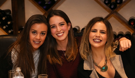 Pía González,  Ana Paola Fernández y Maite Autrique.