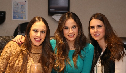 Begoña Del Valle, Adriana Narváez y Ana Gaby González.