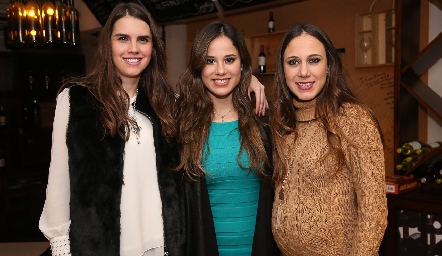  Ana Gaby González, Adriana Narváez y Begoña Del Valle.