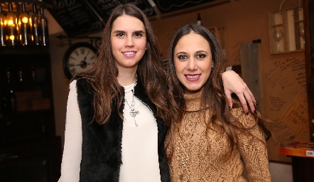  Ana Gaby González y Begoña Del Valle.