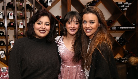  Daniela González, Verónica Montelongo y Pía González.