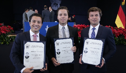  Santiago Pérez, Pablo Herrera y Francisco Villanueva.