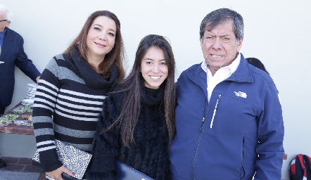  Maribel, Karla y Rodolfo Torrescano.