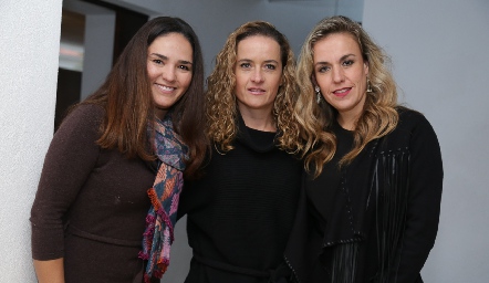  Ana Paula Valdés, Fernanda García y Mónica Torres.