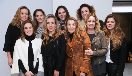  Fer, Viviana, Ana Paula, Julieta, Romina, Mónica, Vero, Gaby y Yezmín.