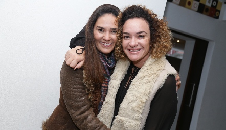  Ana Paula Valdés y Julieta Morales.