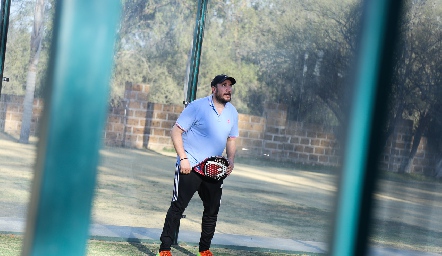  Luis Nava.