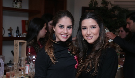  María Pía Gómez y Larissa Fuentes.