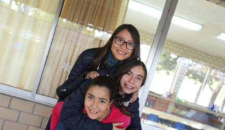  Lizeth, Paulina y María Pau.