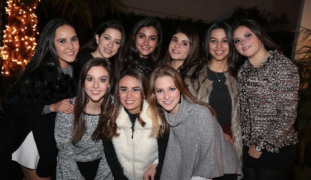  Ana Sofía Ayech, Ana Gaby Alba, Pamela Michel, Regina Estrada, Ana Paula García, Marcela Iturriaga, Ale Morales, Ana Cubillas y Ale Álvarez.