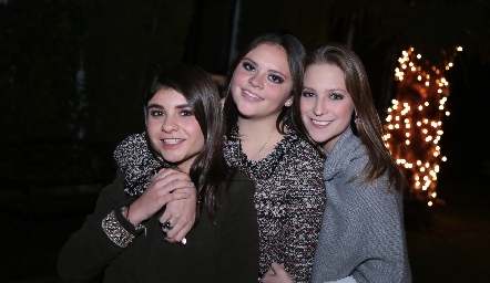  Regina Estrada, Marcela Iturriaga y Ale Álvarez.
