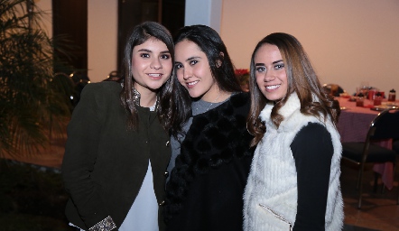  Regina Estrada, Ana Sofía Ayech y Ana Cubillas.