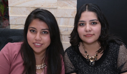  Yaneli Rivas y Erika Loredo.