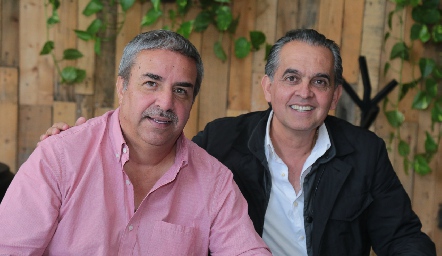  Chavo Espinosa y Fernando Díaz de León.