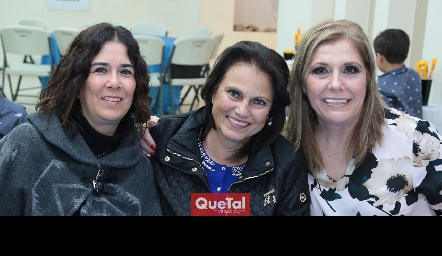  Sandra de Leal, Gloria María Rosillo y Emilia Smith de Zárate.