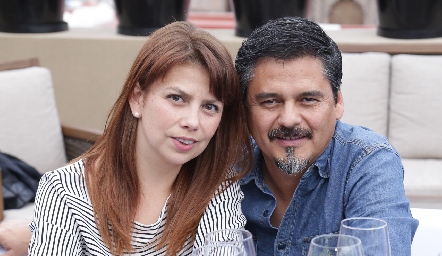  Alejandra Saenz y Manuel Zacarías.