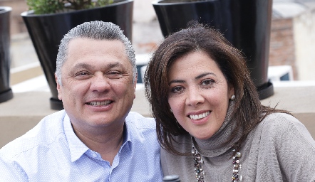  Ariel Álvarez y Mónica Nogués.