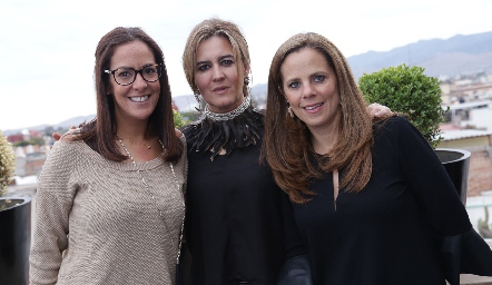  Delia Duarte, Isabel Garfias y Paty Fernández.