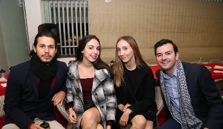  Alejandro Navarro, Valeria González, Samanta Chávez y Andrés Domínguez .