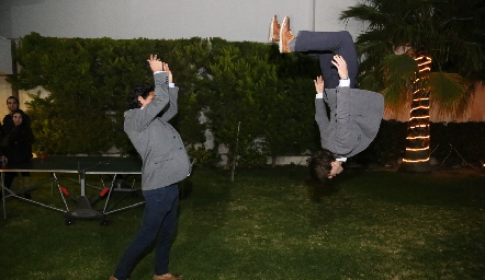  Diego Zavala y Bernardo Elizondo .