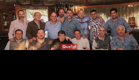  Compartiendo entre amigos.