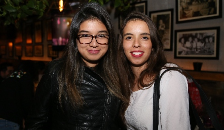  Blanca Luz y Samara Míreles .