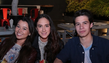  Nuria Esparza, Montse Pérez y José Carlos Bárcena.