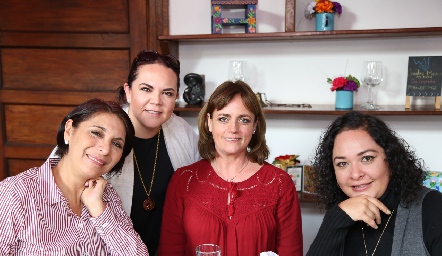   Martha García, Gaby Puente, Adriana Fernández y Luz Ortiz .