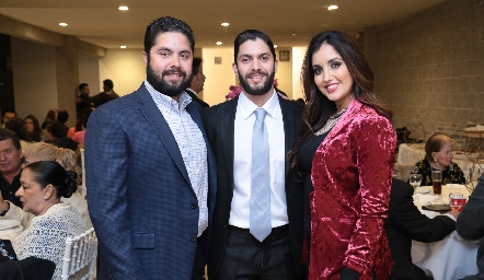  Mauricio con sus hermanos, Humberto y Eli Kury.