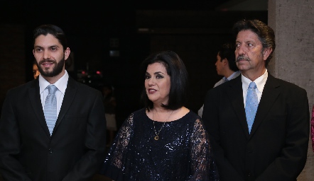  Mauricio y sus papás.