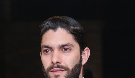  Mauricio.