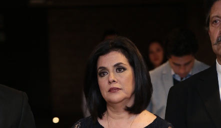  María de Kury, mamá de Mauricio.