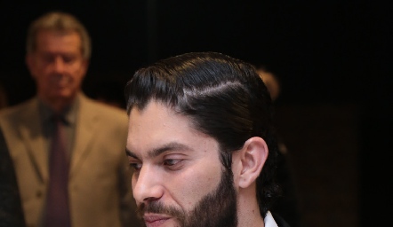  Mauricio.