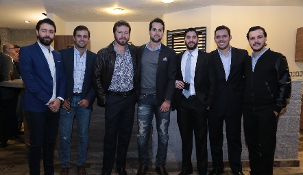  Mauricio con sus primos.