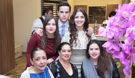  Karla, Nacho y Ale Gascón, Laura Souza, Laura y Daniela Gascón.