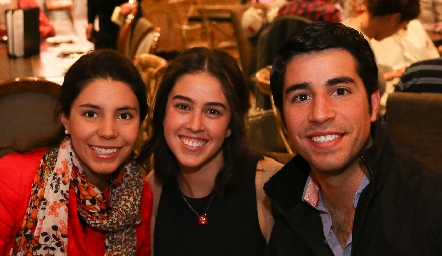  Ilse Lázaro, Natalia Navarro y José Manuel Lázaro.