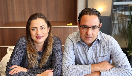  Beatriz Viramontes y Felipe Enríquez .