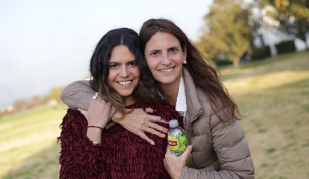  Ana Paula de la Fuente con su mamá Marcela Gómez.