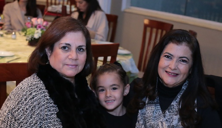  Cristina Santibáñez, Sofi y Eva González.