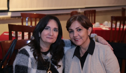 Julieta Rodríguez y Genoveva Flores.