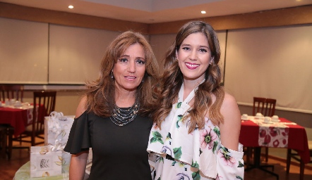  Araceli Foyo de Palau con su hija Araceli Palau.