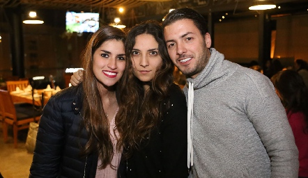  Andrea Alvarado, Daniela Torre y Mauricio Güemes.