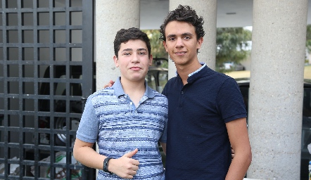  Luis Mora y Santiago Pérez.