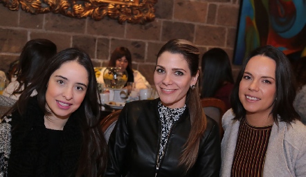  Daniela Pérez, Ingrid Vito y Daniela Camacho.