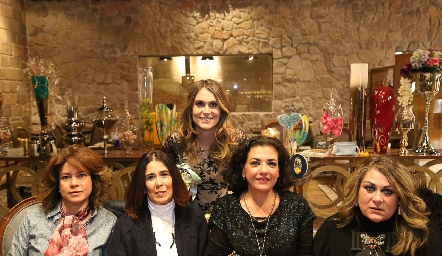  Gaby González, Sandra de Leal, Bertha Flores, Lupita González y Carla Serna.
