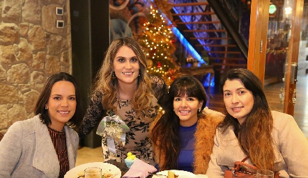  Daniela Camacho, Bertha Flores, María Martínez y Rosana García.