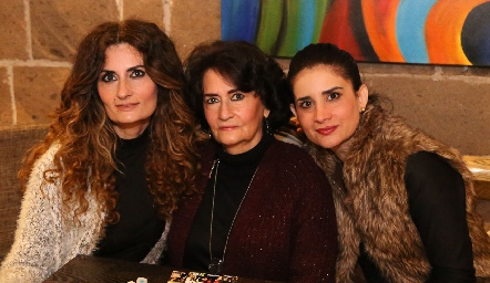  Bertha Lara, Bertha Acosta y Janet Lara.