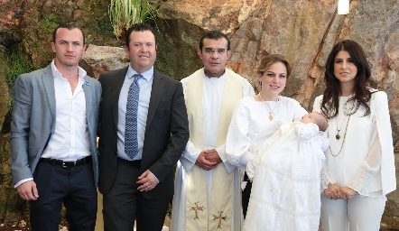  Andrés Meade, Roberto Meade, Padre Salvador, María José Foyo, la pequeña Roberta y Fernanda Solórzano.