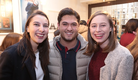  Cristina Ledezma, Juan Carlos y Mariana Ortiz.