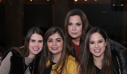  Ana Gaby González, Marijó Motilla, Yolanda Narváez y Adriana Narváez.